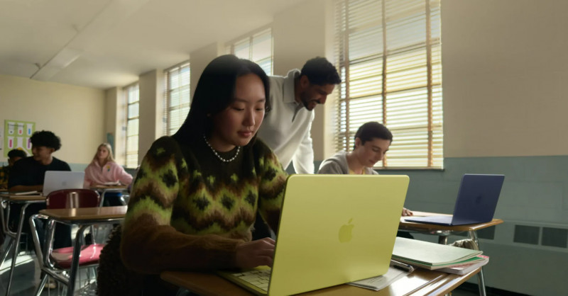 Apple představil nejlevnější MacBook v historii. Diskuze však budí škrty ve výbavě