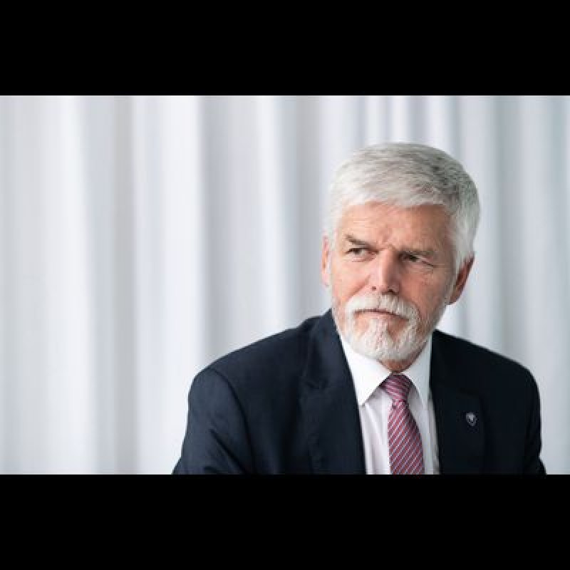 O co se bojuje na Hradě a jak se stalo, že prezident odložil změnu důchodů? by Týdeník Respekt