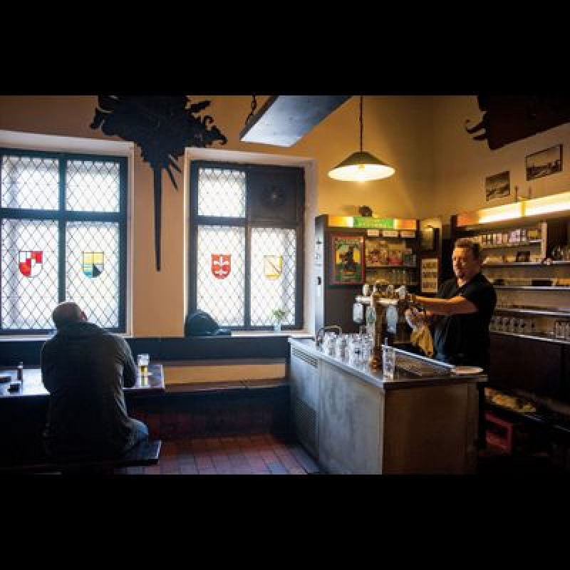 Jdeme na jedno s Emilem Holubem?，所有者：Týdeník Respekt