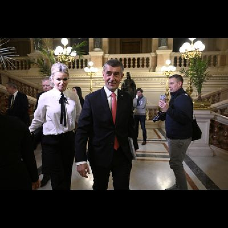 Duel na ČT: Nekonzistentní Babiš by nepomohl spojencům v NATO, Pavel se klidně bránil a nešel do protiútoku by Týdeník Respekt