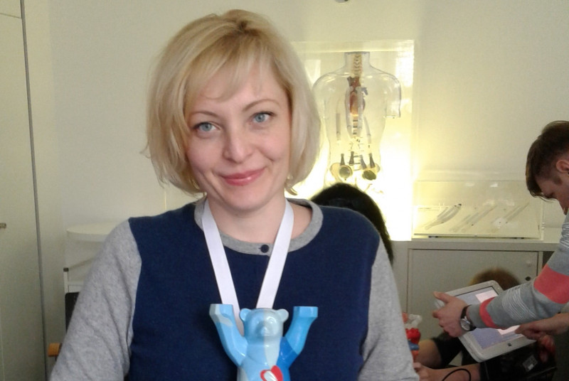 Před válkou utekla s dcerou a jedním kufrem. Ukrajinská docentka našla nový domov, léčí Čechy