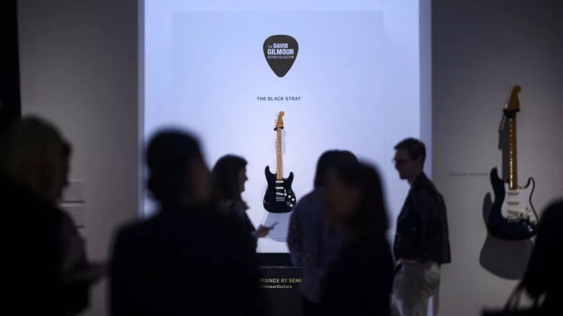 Nejdražší kytara všech dob je prodaná. Cena překonala i tu Kurta Cobaina