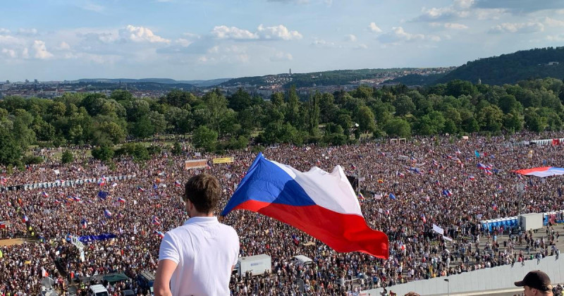 Demonstrace na Letné: obavy z posunu Česka směrem k Rusku