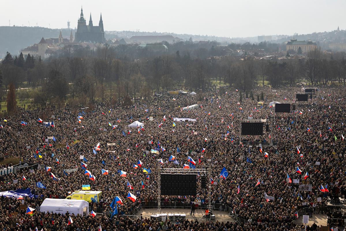 Tens of thousands of protesters rally in Prague against new government of Czech prime minister Babiš